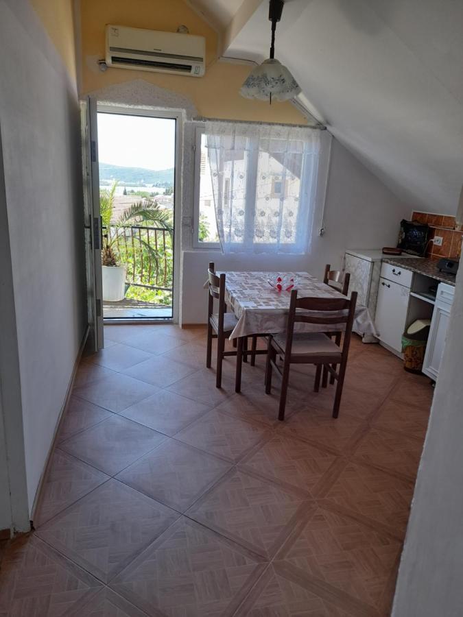 Eleni Apartment ติวัต ภายนอก รูปภาพ